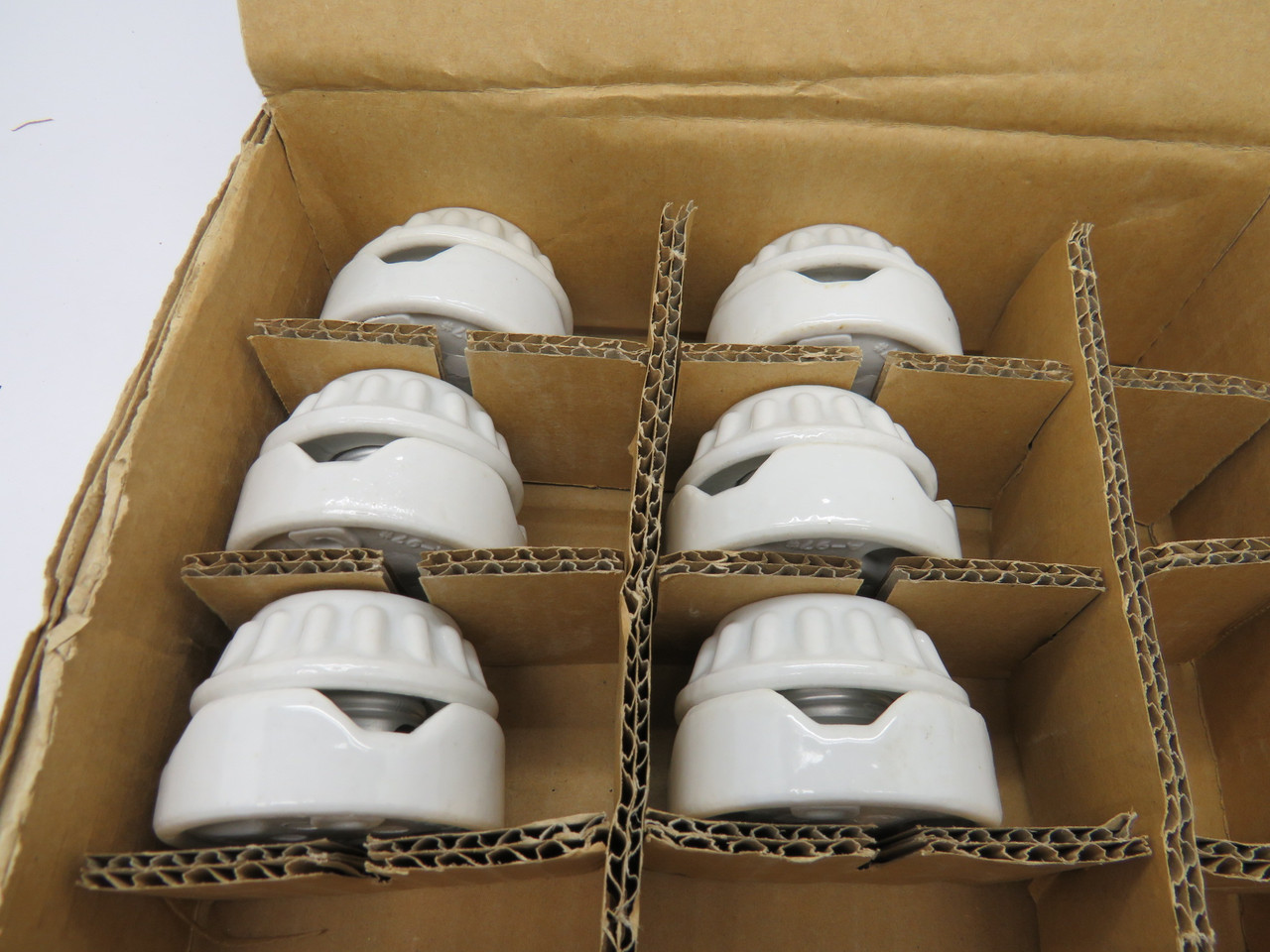 Etlin-Daniels IS292 Porcelain Keyless Light Socket 6-Pk NEW