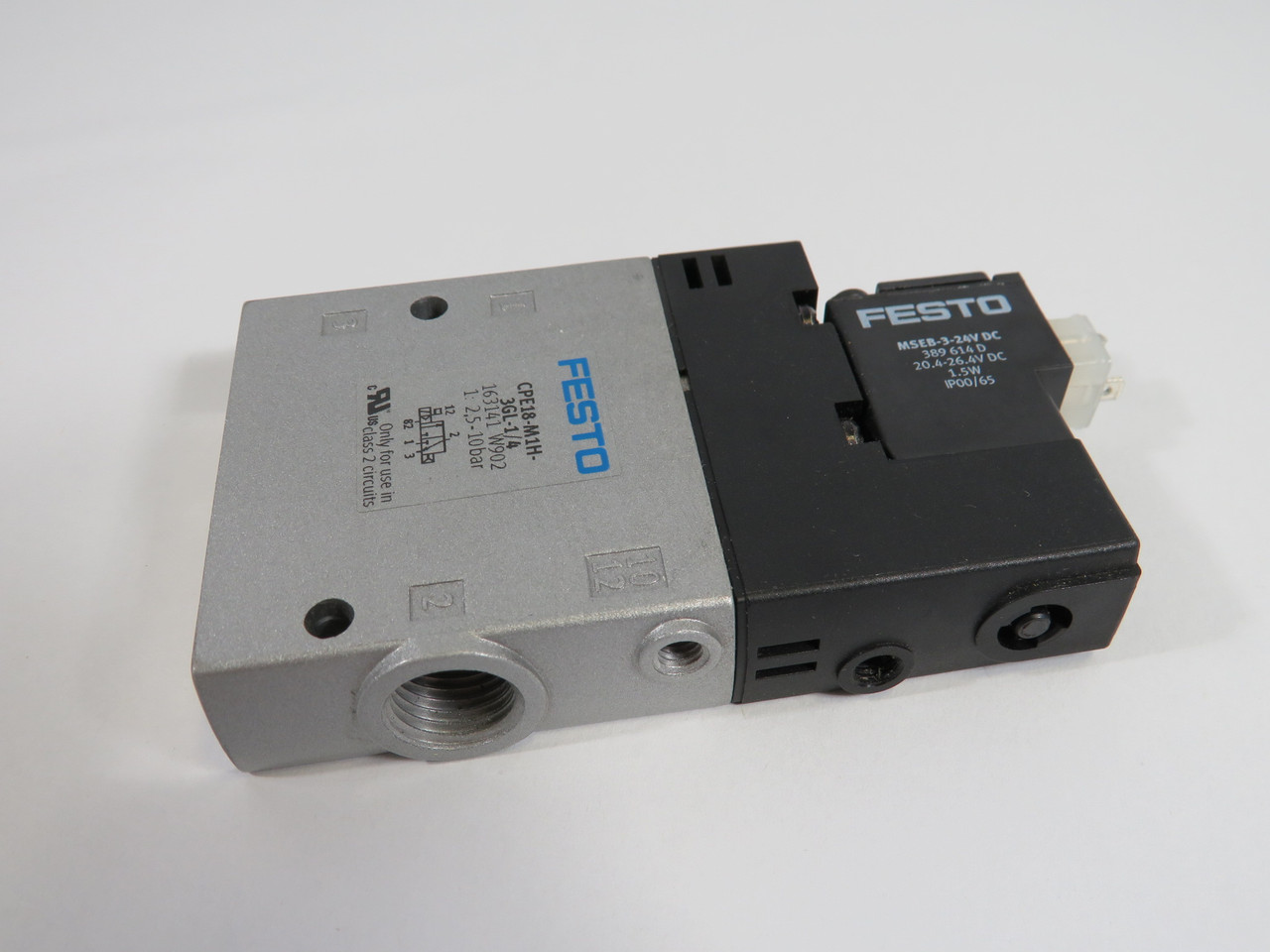 Festo 163141 CPE18-M1H-3GL-1/4 Solenoid Valve w/ 389614 24VDC Coil ! NOP !