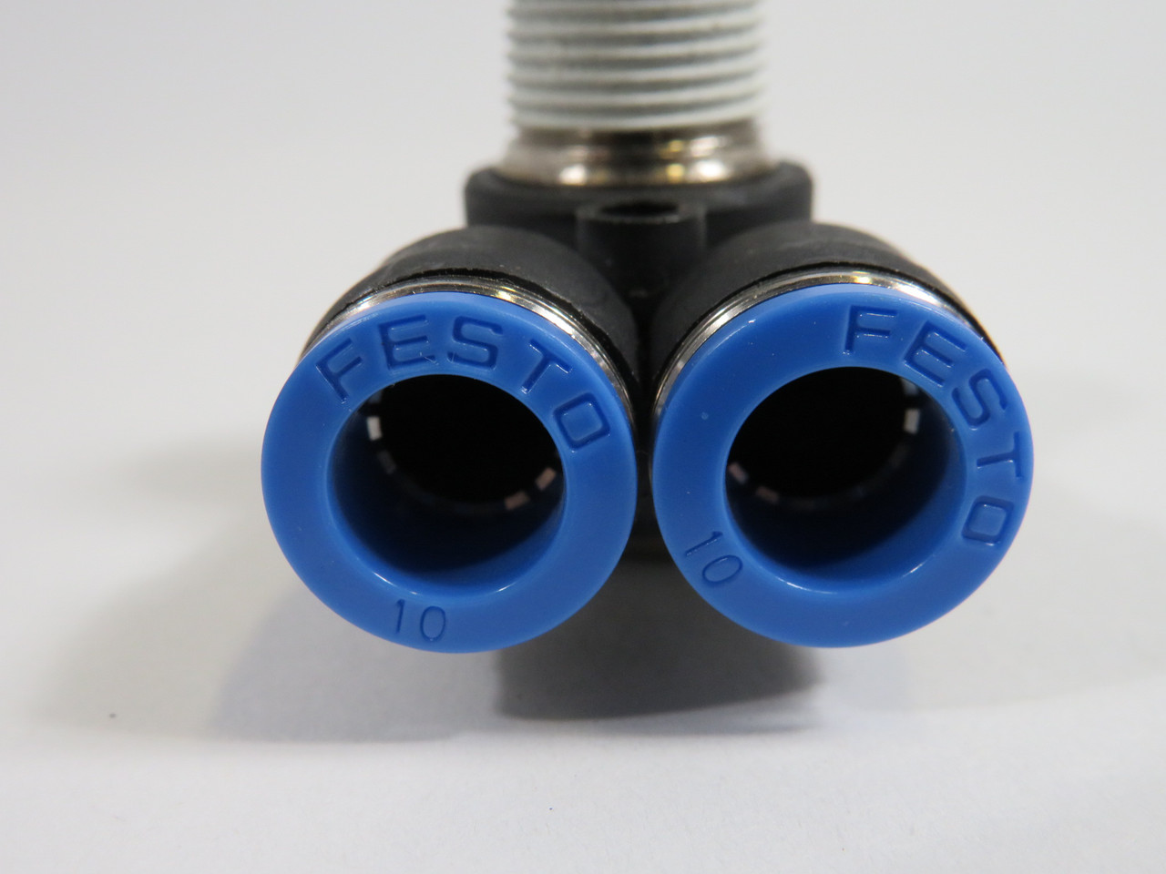 Festo 153194 QSYLV-3/8-10 Push-In Y-Fitting R3/8" Thread 10mm Tube OD ! NOP !