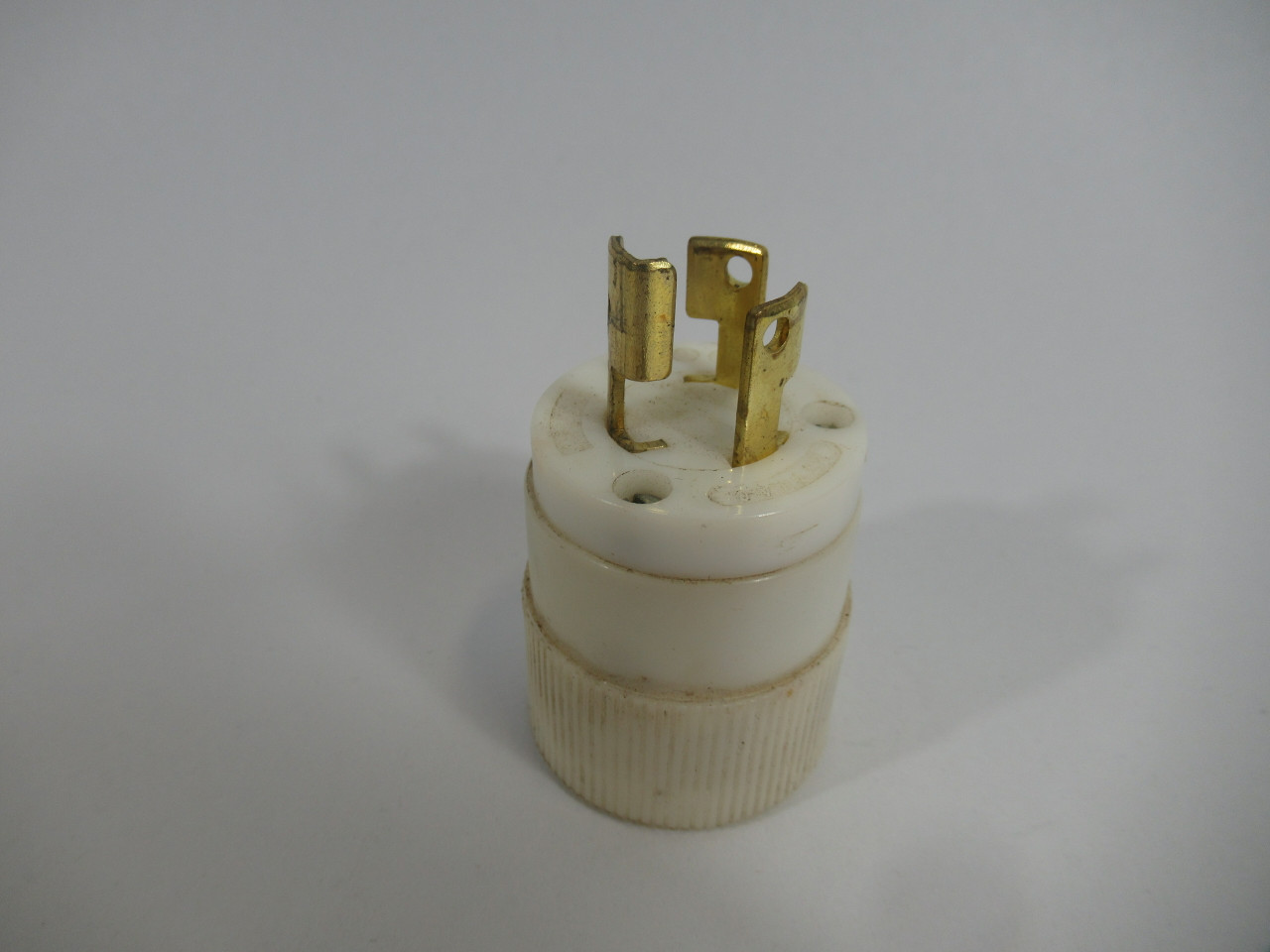 Bryant 4770NP Old Style Plug L7-15P 15A 277VAC 3W 2P USED