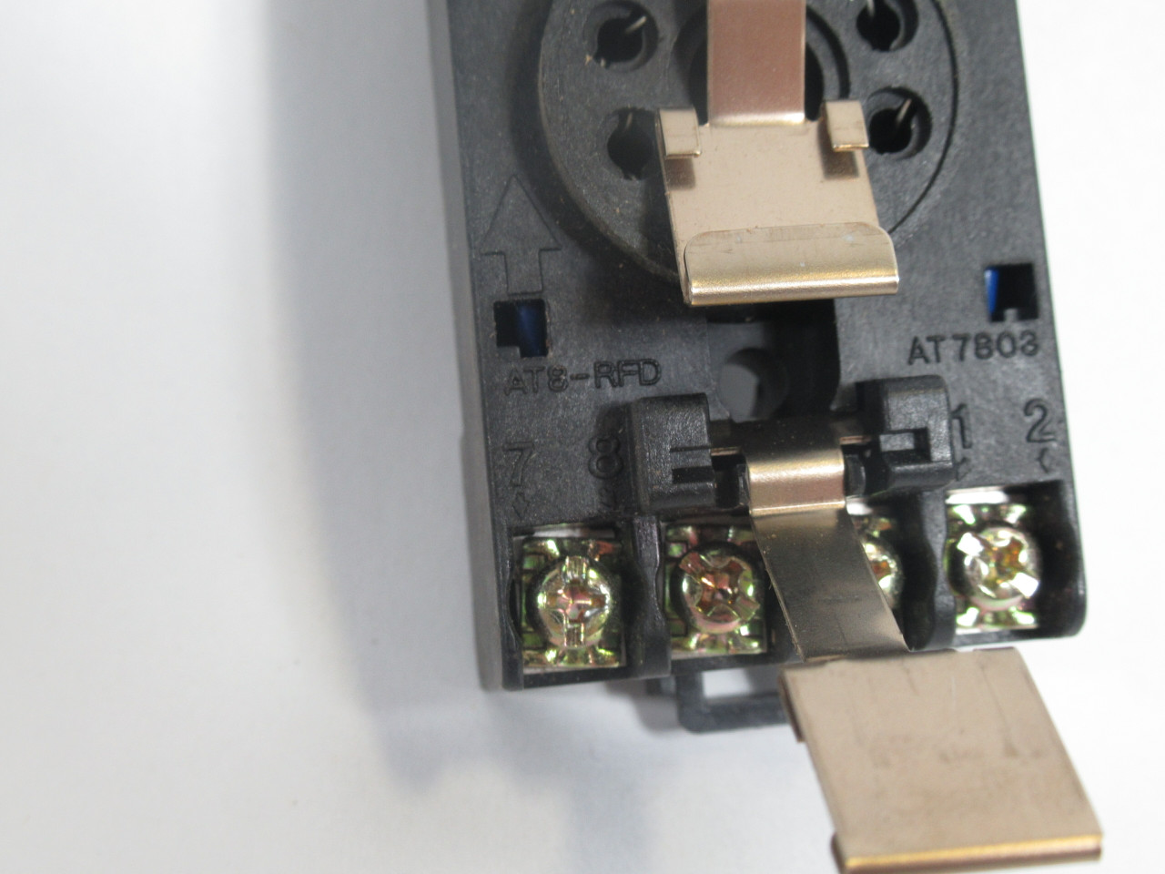 Matsushita AT8-RFD Relay Socket w/Clamp 10A@250VAC 8-Pin USED