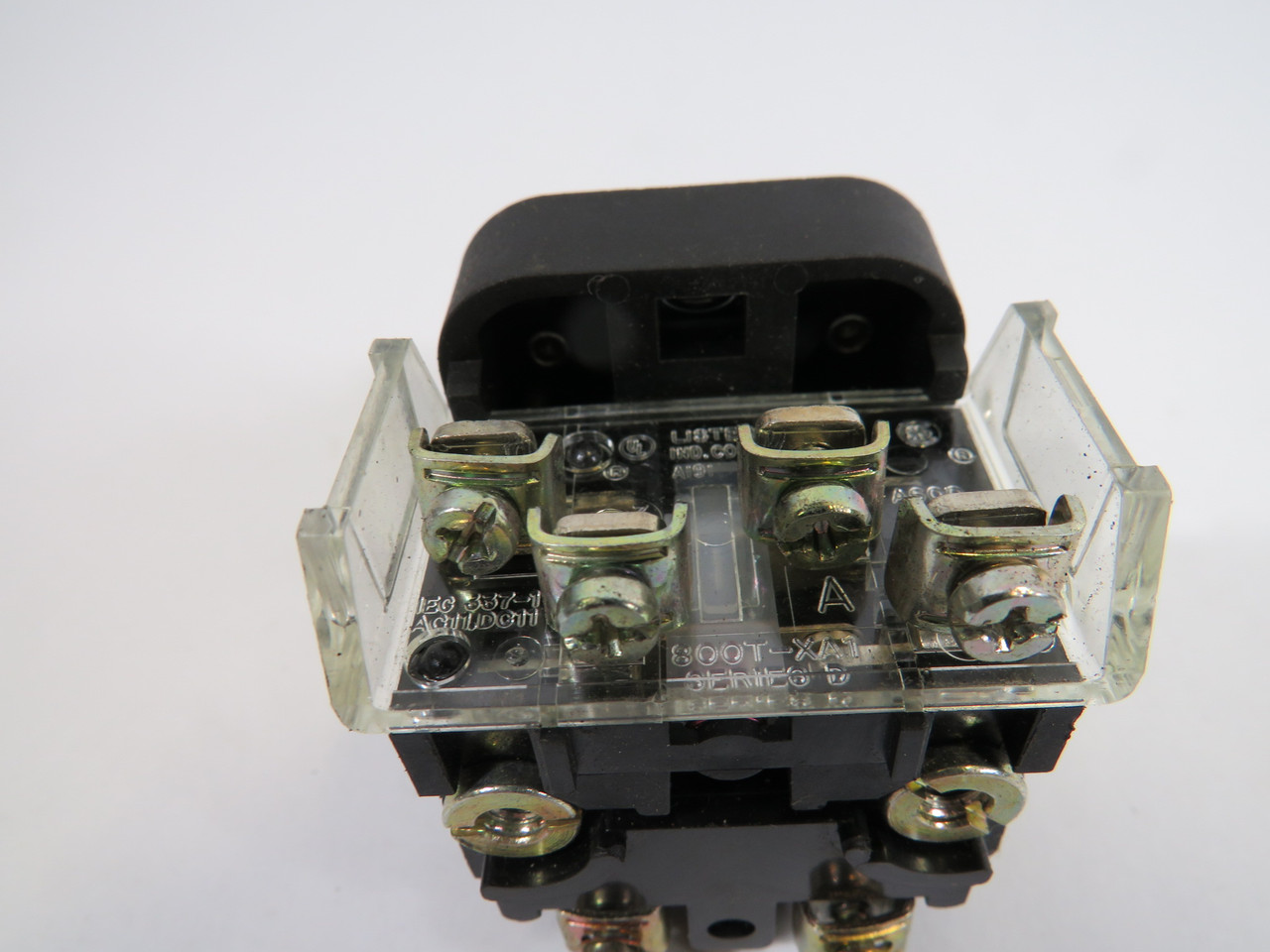 Allen-Bradley 800T-FXP16XA1 2-Pos Push-Pull Button *No Cap/No Bulb* USED