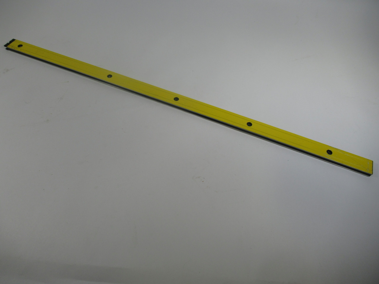 Sick LGTS075-291 Light Curtain Sender 755mm Length 30mm Res DAMAGE USED
