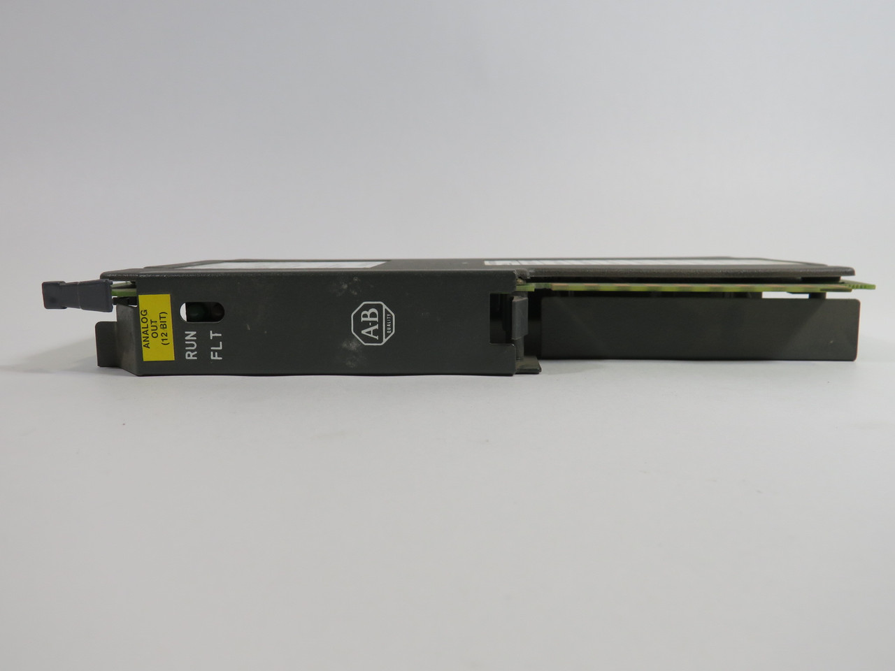 Allen-Bradley 1771-OFE2 Analog Output Module Ser. B F/W Rev. B Rev. S01 USED