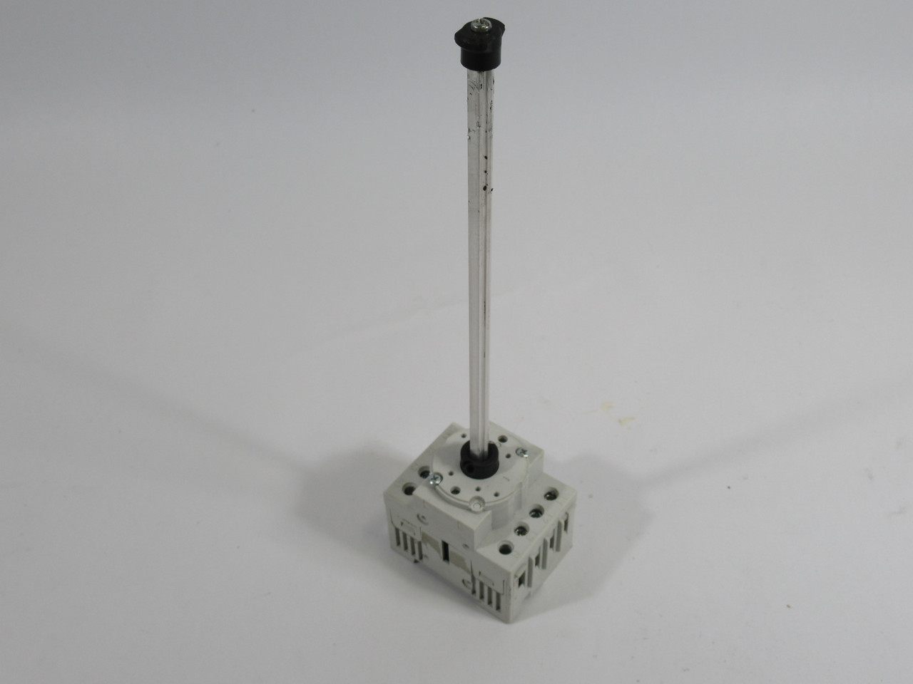 IMO LB69-3032 Switch Disconnector 32A 600VAC C/W 7" Shaft DAMAGED USED