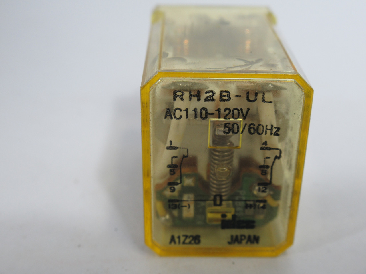 Idec RH2B-UL-AC110-120V Relay 110/120VAC 10A@240VAC/30VDC 8-Blade USED