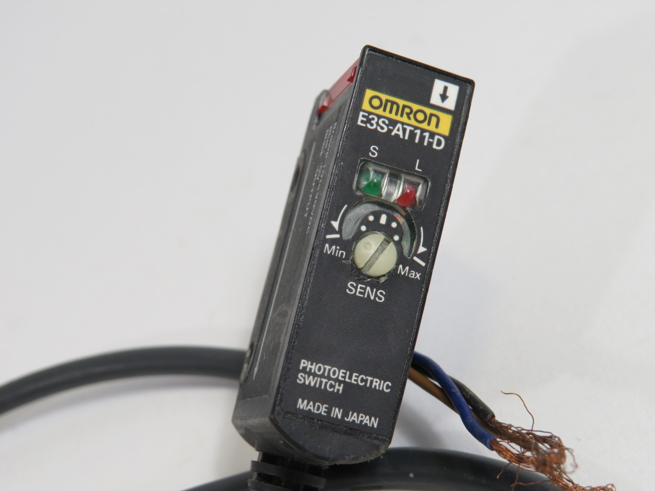 Omron E3S-AT11-D Photoelectric Sensor Receiver 27" Cable 10-30VDC 20mA USED