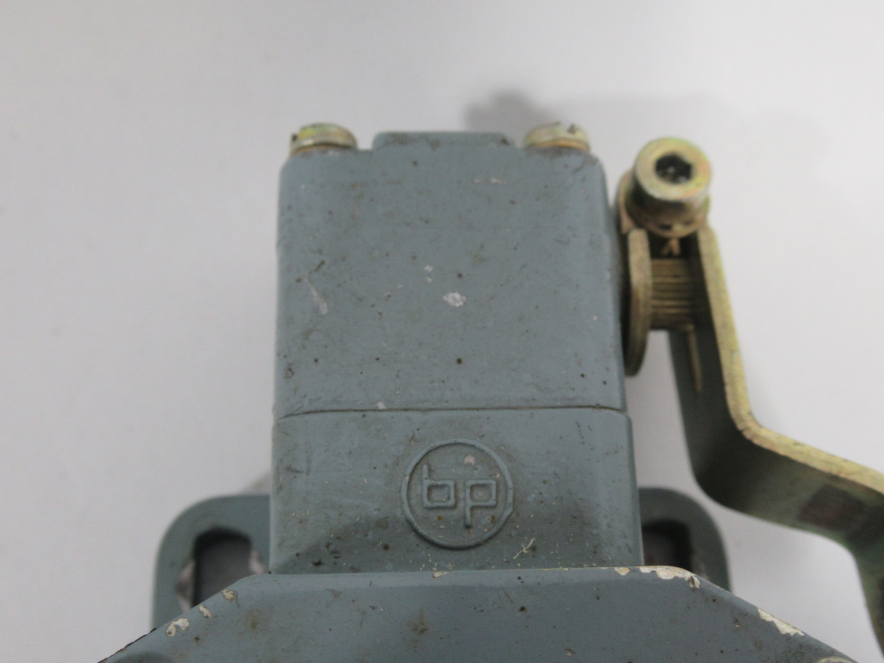 Pizzato FL-560-M2 Limit Switch w/Roller Lever 1NO 1NC *Cosmetic Damage* USED