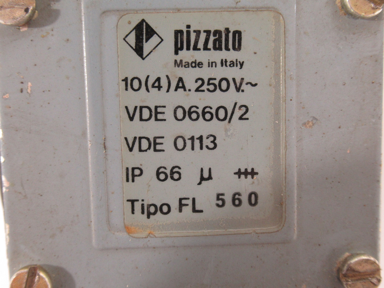 Pizzato FL-560-M2 Limit Switch w/Roller Lever 1NO 1NC *Cosmetic Damage* USED