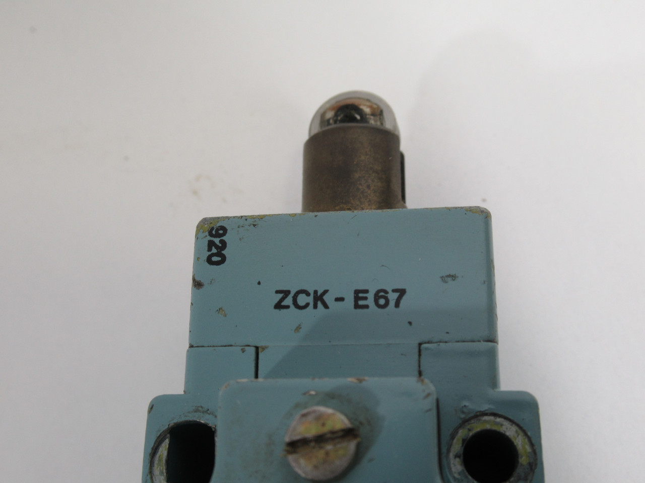 Telemecanique XCKJ267 Limit Switch w/Roller Lever 1NO 1NC 10(4) 380VAC USED