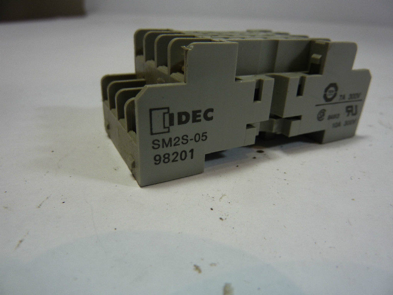 IDEC SM2S-05 Relay Socket 10A 300V *SCREWS MISSING* USED