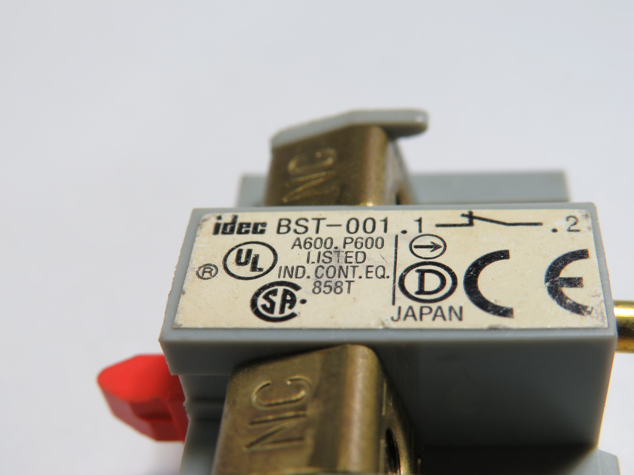 IDEC BST-001 Contact Block 1NC 600V 10A *Missing Contact Screws* USED