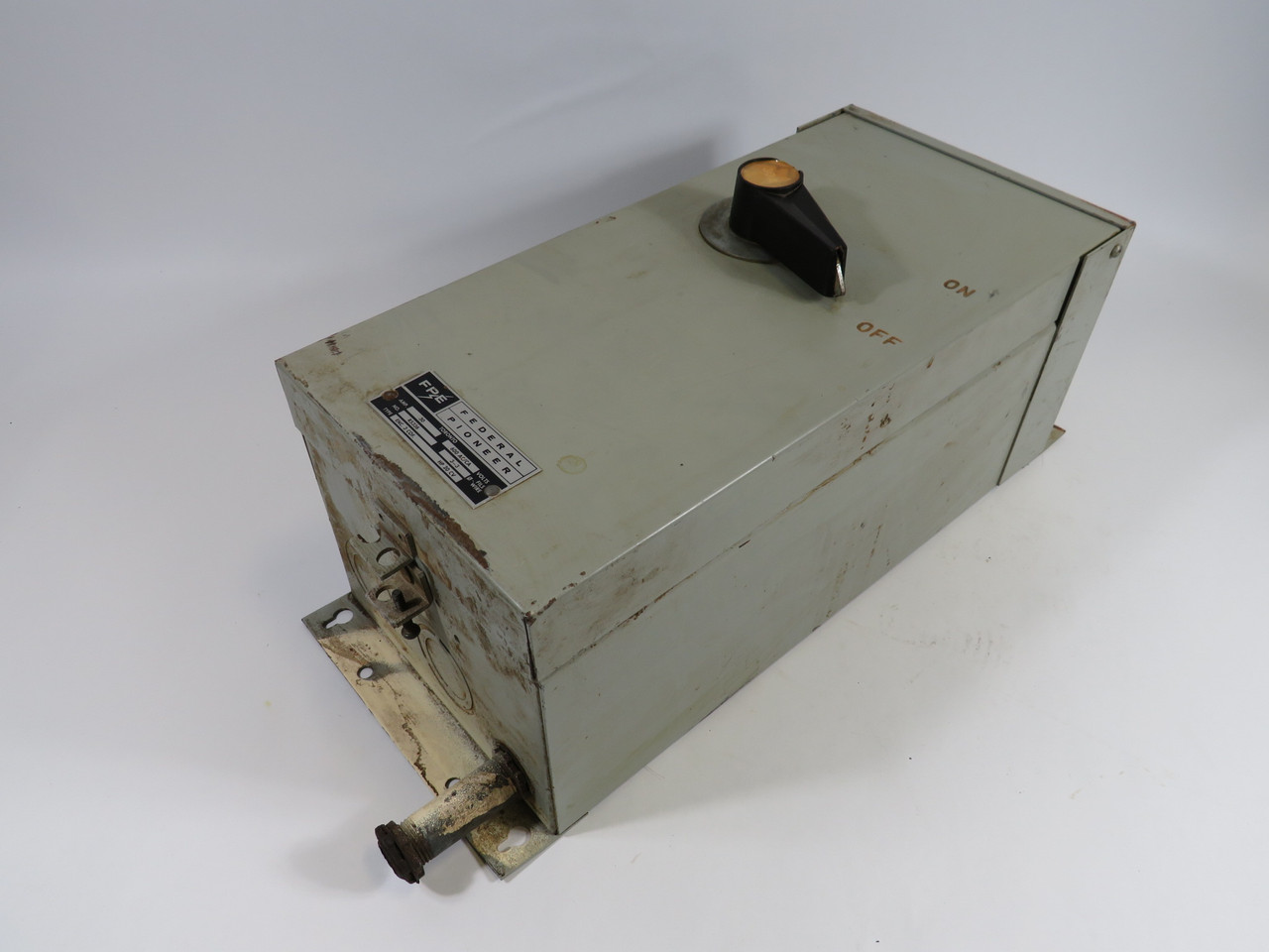 Federal Pioneer R5336 Ser. B Enclosed Disconnect Switch 600V 30A SHELF WEAR USED