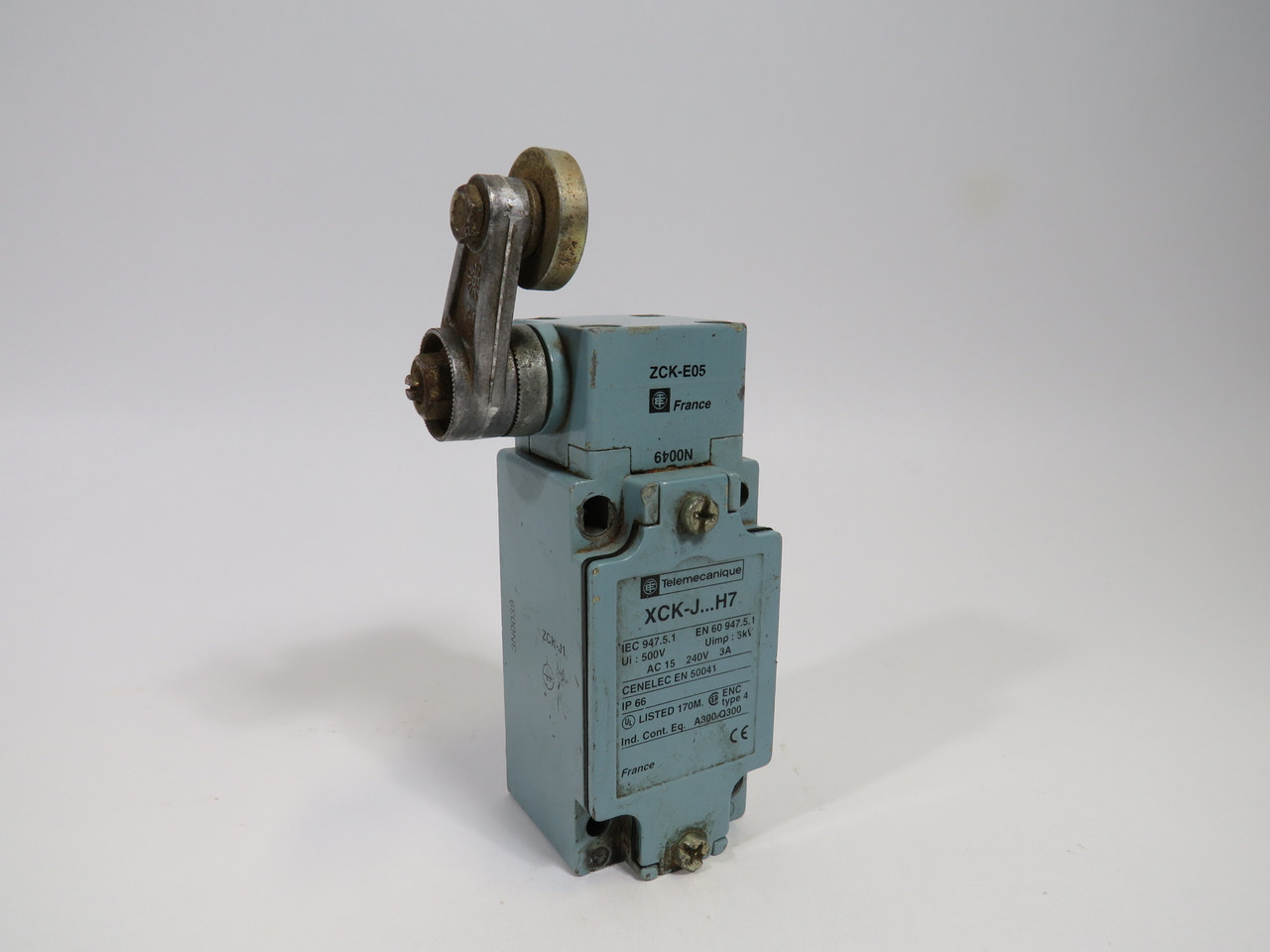 Telemecanique XCK-J1H7 Limit Switch 240V 3A C/W Rotary Lever Head USED