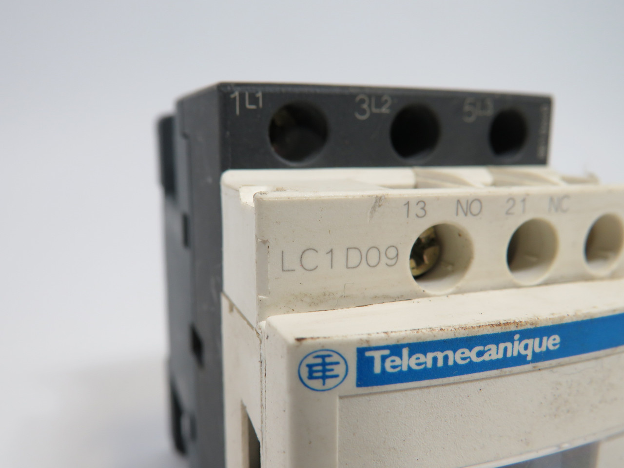 Telemecanique LC1-D09M7 Contactor 220V@50/60Hz w/ Cover Plate USED