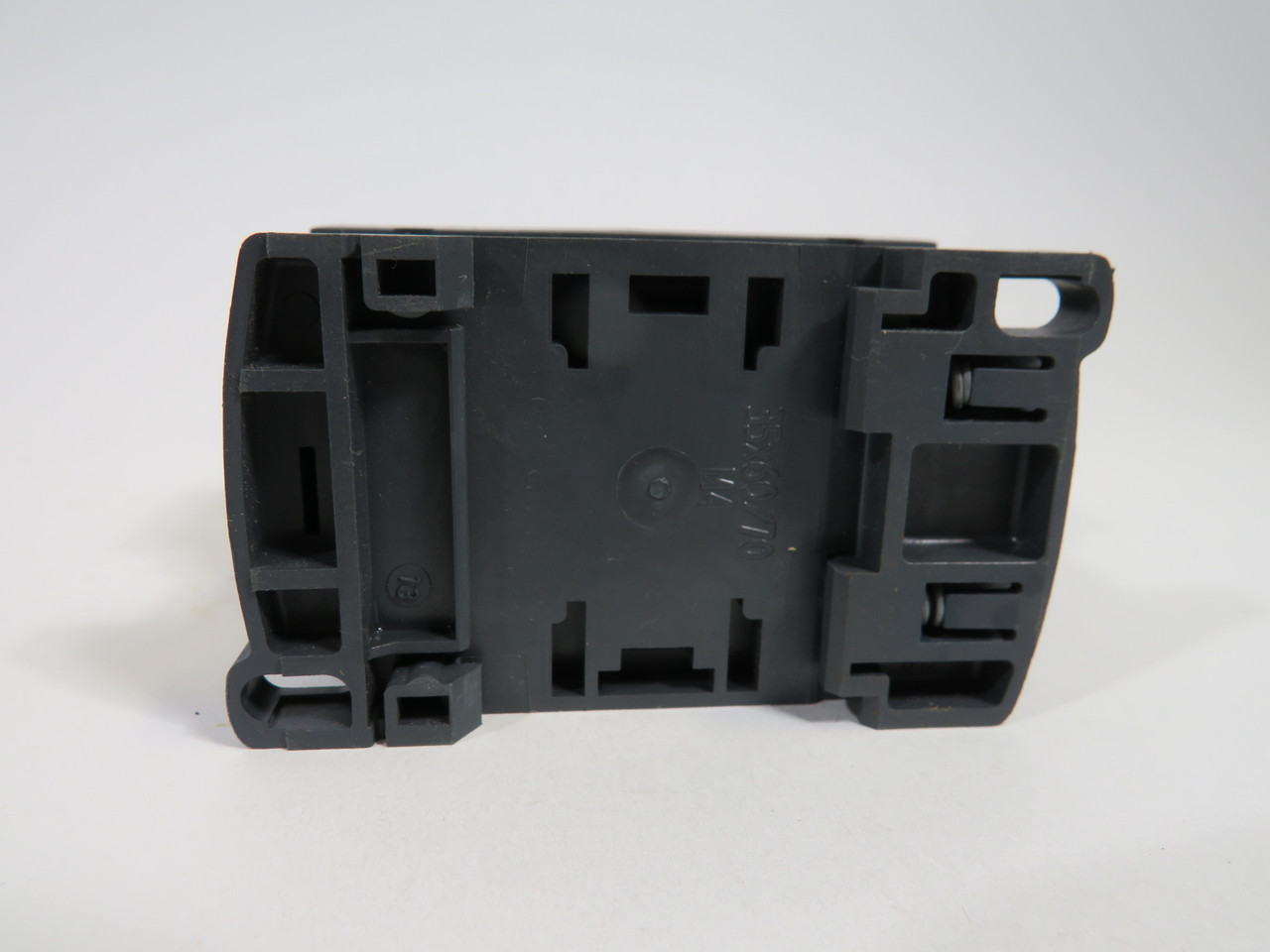 Telemecanique LC1-D09M7 Contactor 220V@50/60Hz w/o Cover Plate USED