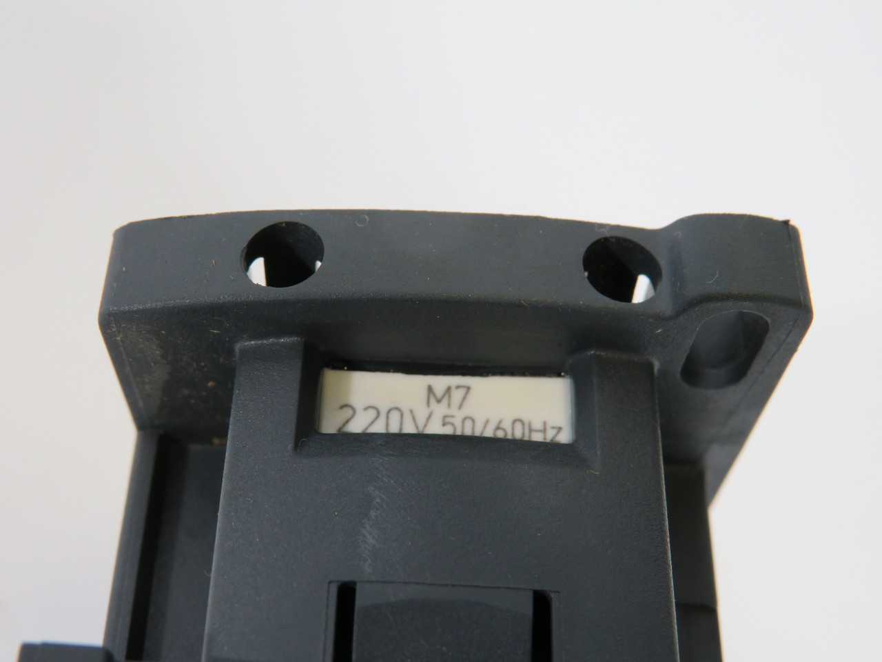 Telemecanique LC1-D09M7 Contactor 220V@50/60Hz w/o Cover Plate USED