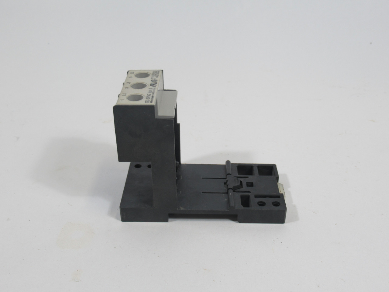 Allen-Bradley 193-BPM2 Series A Base Adapter for Relay USED