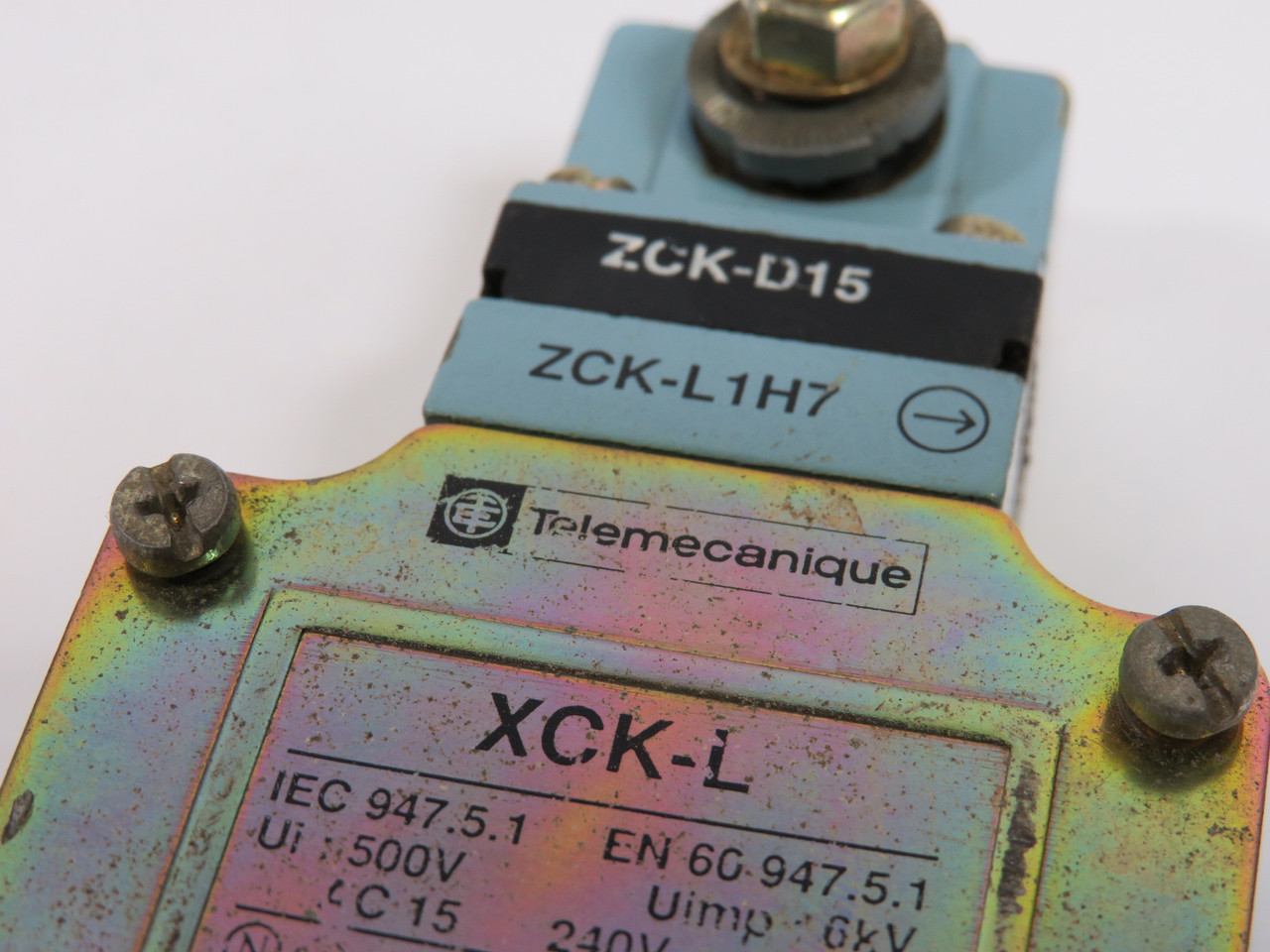 Telemecanique XCK-L1H7 Limit Switch w/ ZCK-D15 Head No Roller USED