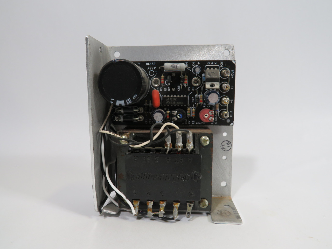 Alimentation Power One HB5-3/OVP-A - Linéaire & Découpage - 3A - Neuve NOS (New Old Stock)