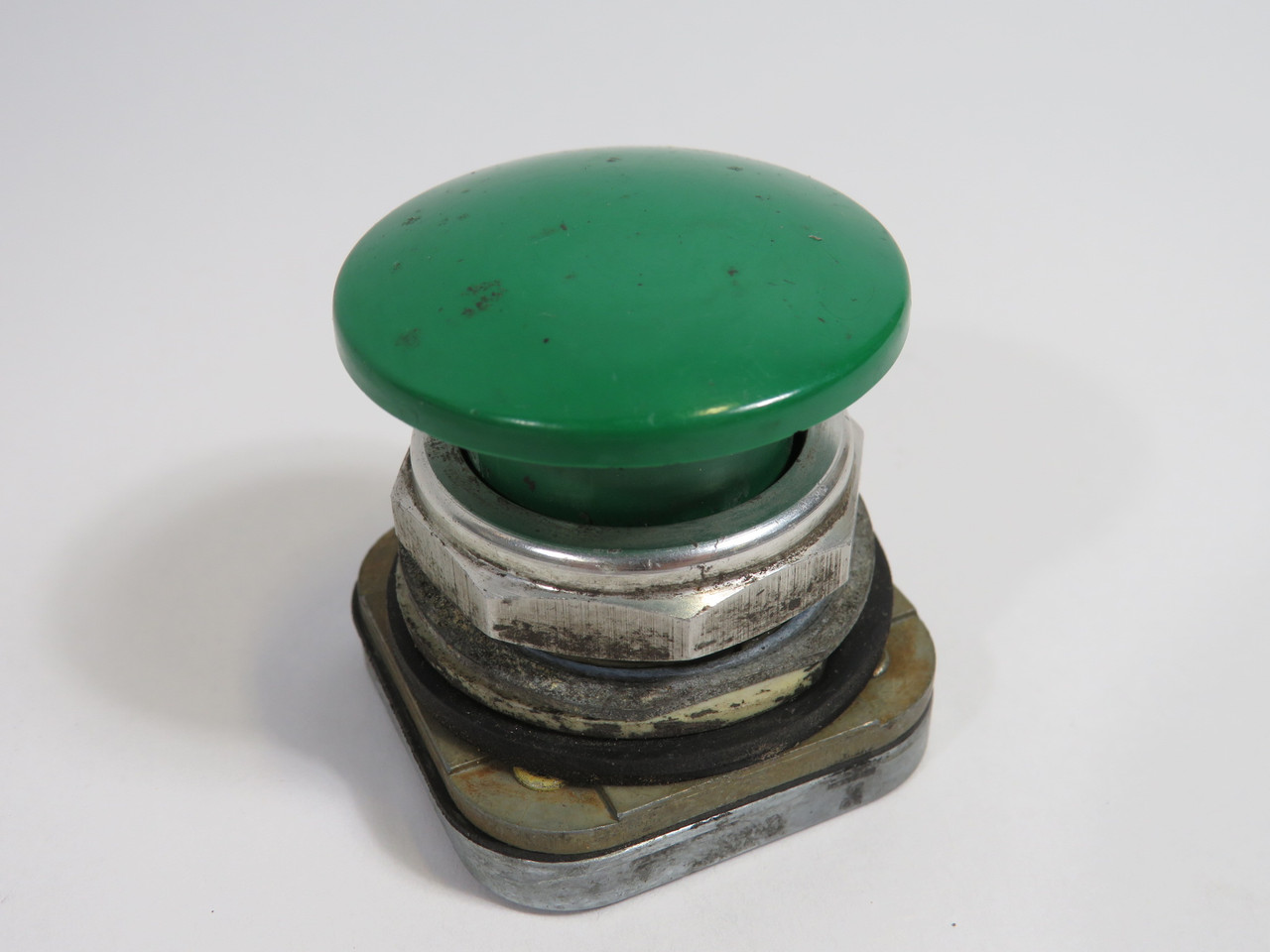 Allen-Bradley 800T-D1 Push Button Green Mushroom Head Actuator No Series USED