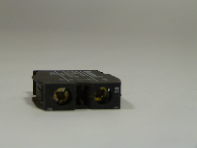Klockner-Moeller EK01 Auxiliary Contact 10 Amp 600 Vac USED