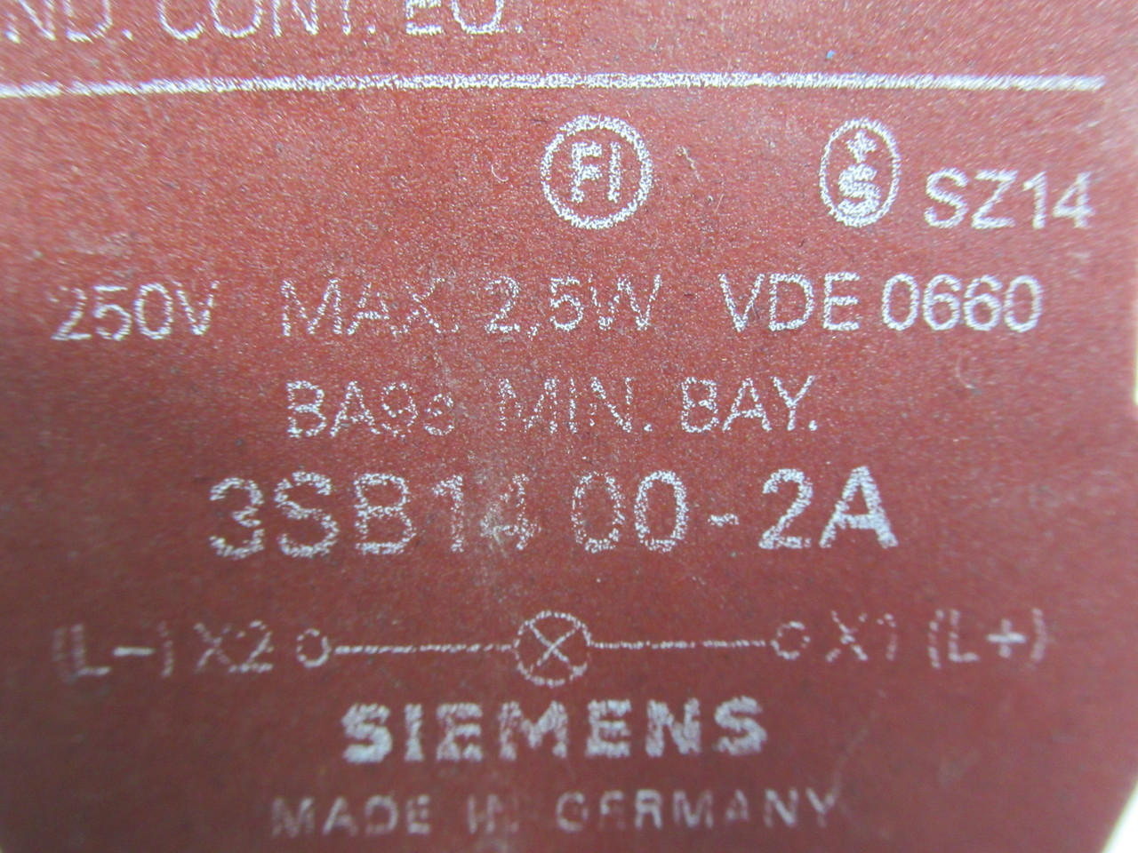 Siemens 3SB1400-2A Lamp Holder for Pilot Light 250V 2.5W USED