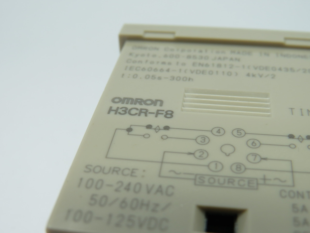 Omron H3CR-F8 Solid-State Timer 100-240VAC 100-125VDC 8-Pin 0.05s - 300h USED