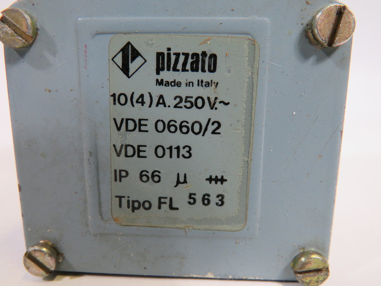 Pizzato FL-563 Limit Switch 250V 10A w/ Lever Operating Head USED
