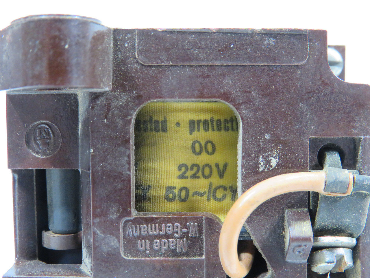 Klockner-Moeller DIL00-40-220V Contactor 220V@50Hz *Missing Screw* USED