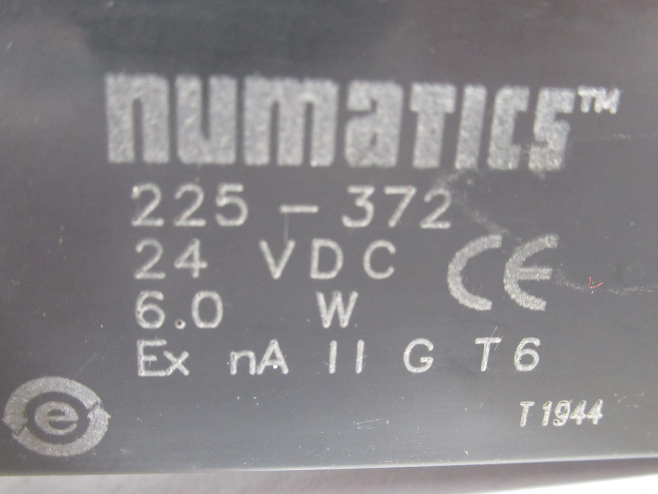 Numatics 152SA400M000061 Solenoid Valve 24VDC .24A 150 psig 1/4" NPTF USED