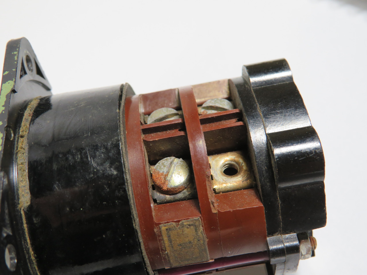 Klockner-Moeller T2B-2 Rotary Switch MISSING SCREW/COSMETIC DAMAGE USED