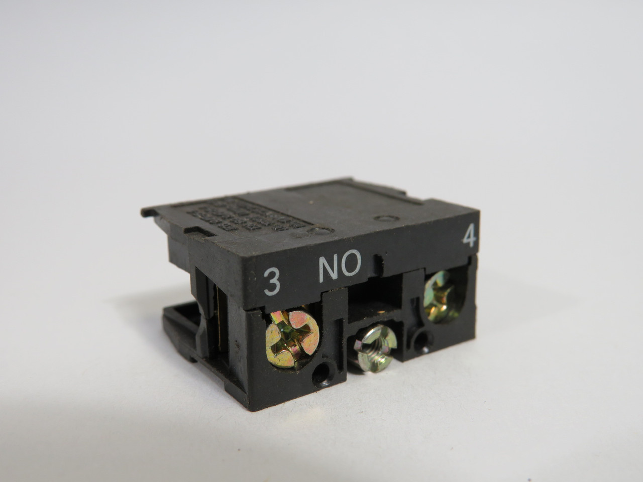 Telemecanique ZB2-BE101 Contact Block 1NO No Voltage Indicated USED