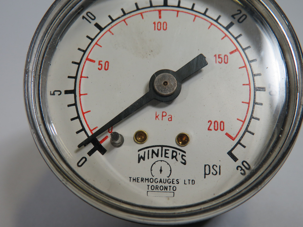 Winters PEM1403 Pressure Gauge 0-30psi 2" Diameter 1/4" NPT Back Mount USED