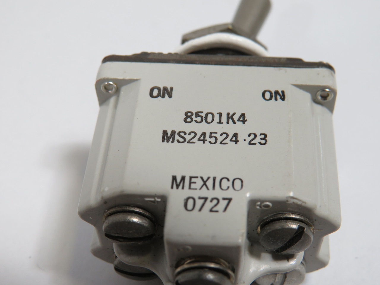 Eaton 8501K4 MS24524-23 2-Position Maintained 2-Pole Toggle Switch USED