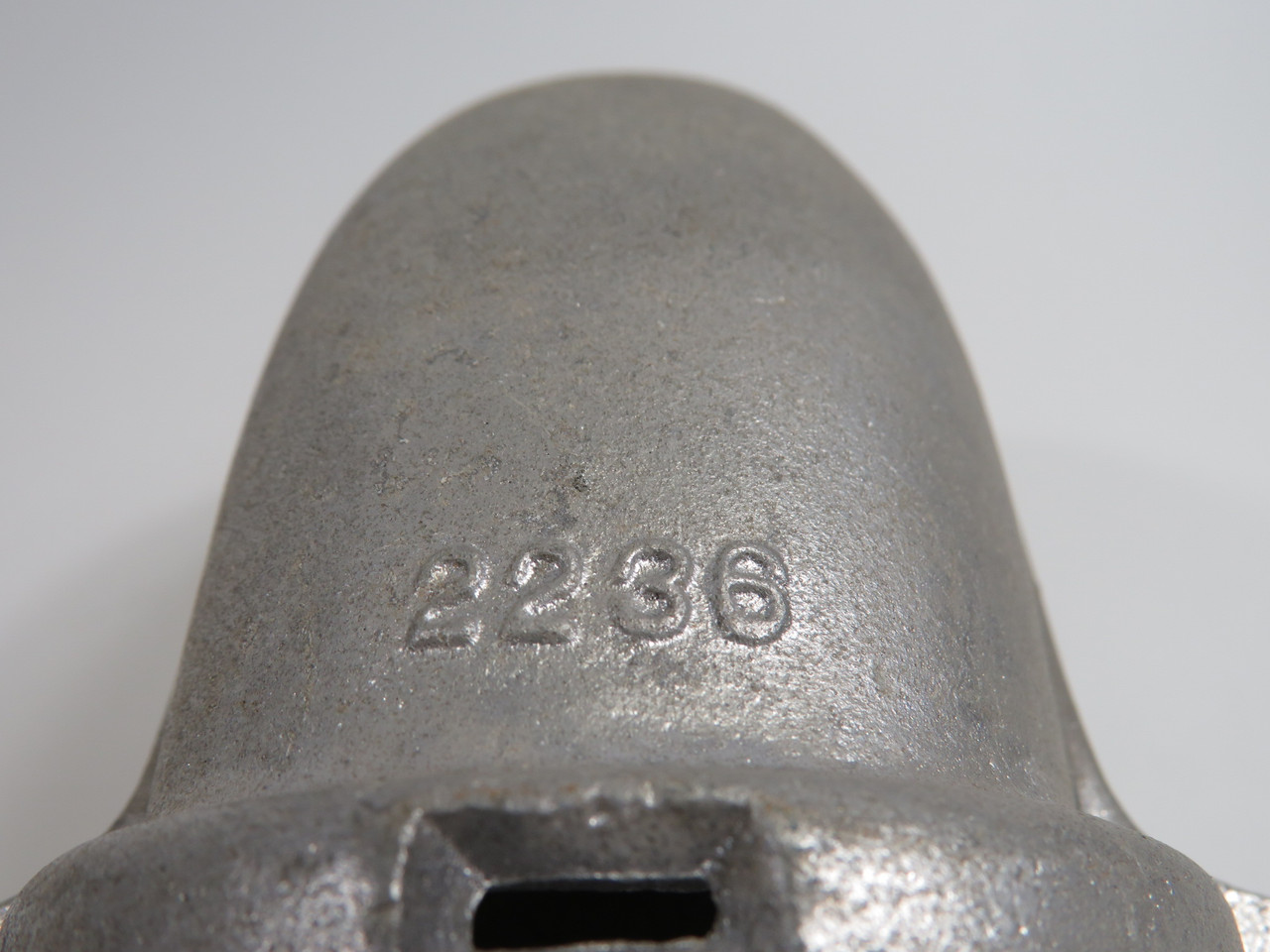 GTE 2236 90° Connector Elbow Clamp/Male Thread 2" SHELF WEAR USED