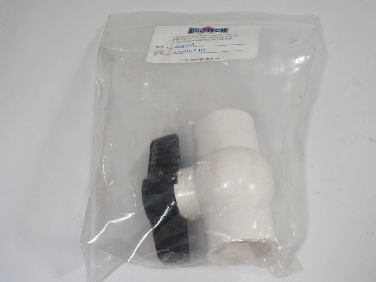 BII 0929NL PVC Molded-in-Place Ball Valve 1-1/4" Thread x Thread ! NWB !