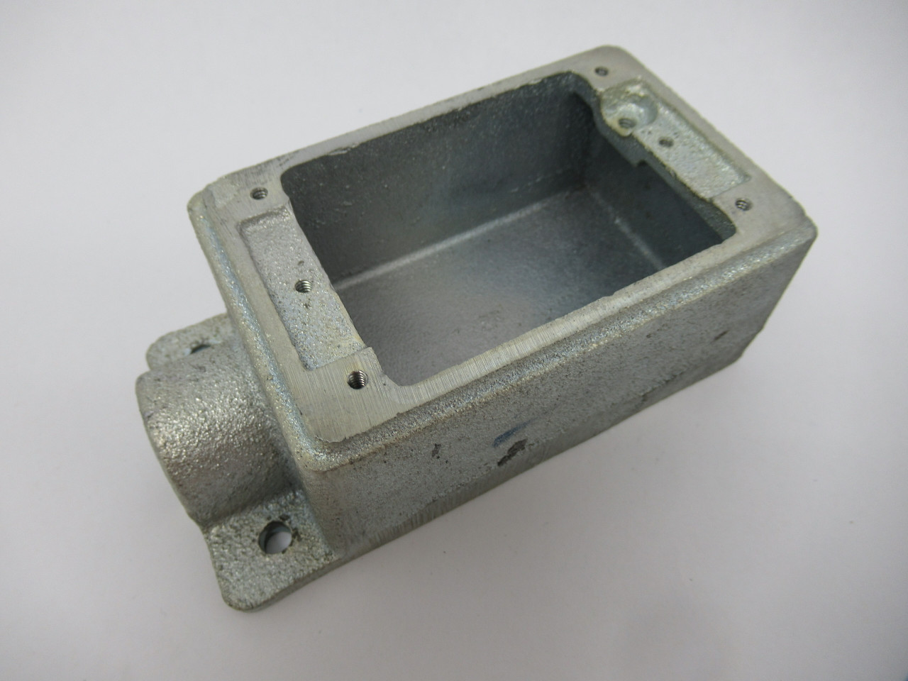 Appleton FS-1/2 Malleable Iron Shallow Cast Device Box 1/2" Gang USED