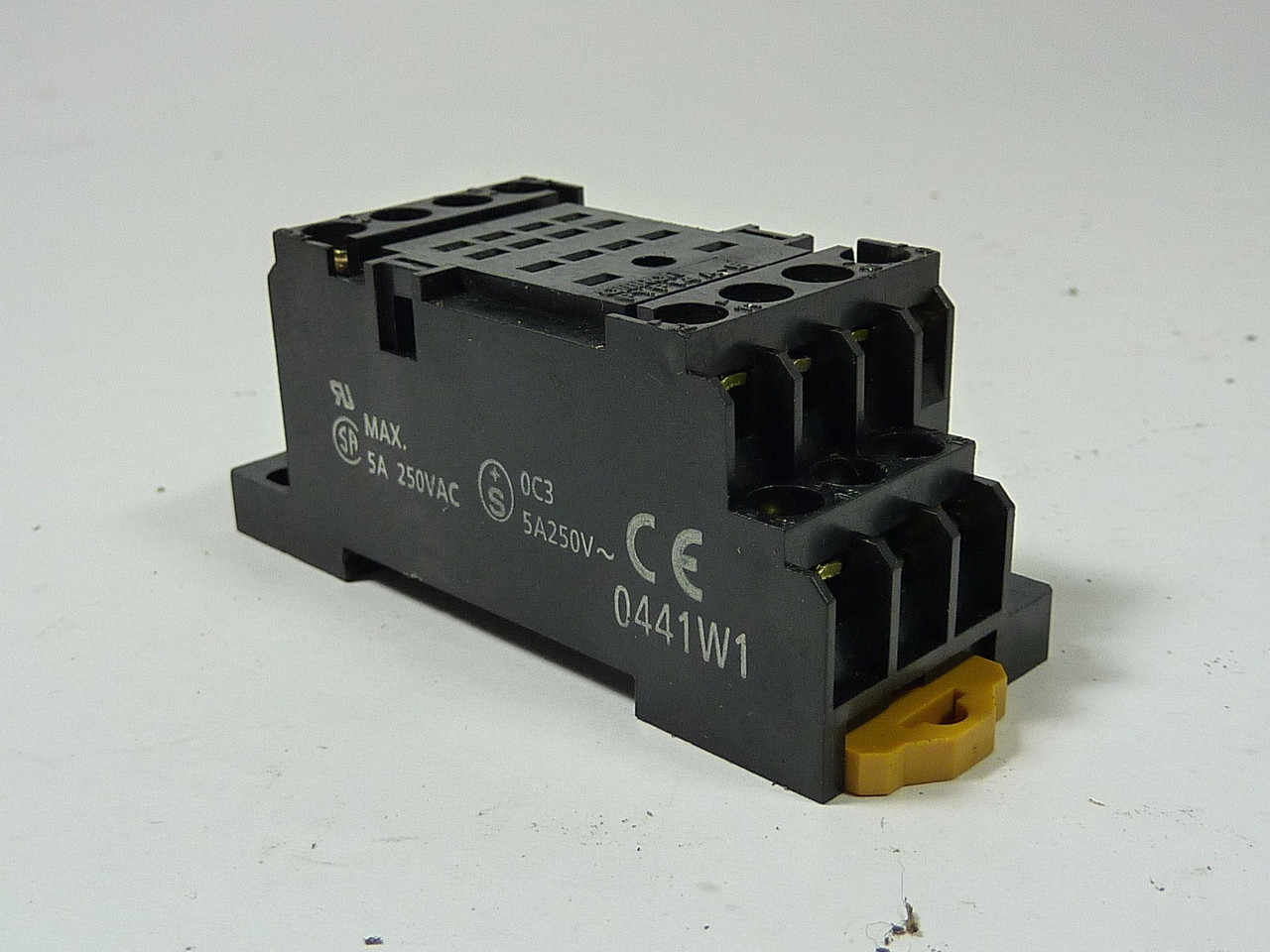 Omron PYF14A-E Relay Socket Mount 250 VAC 5A USED