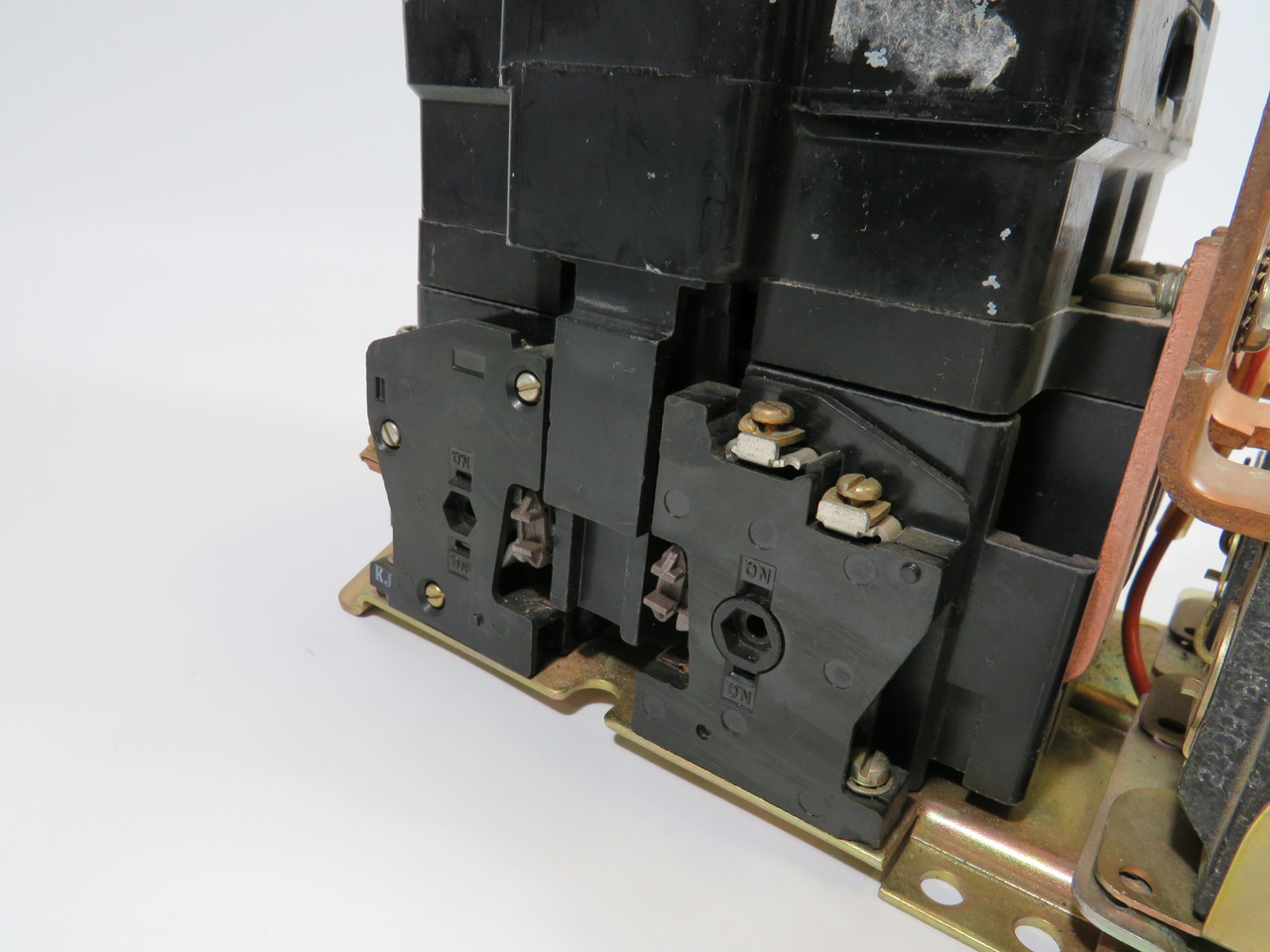 Square D 8536-SEO1-V02 Starter 3-Pole 460/575VAC 50HP SHELF WEAR USED