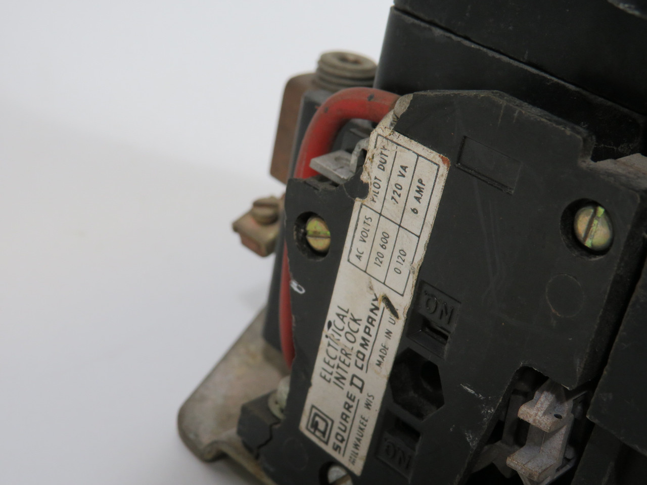 Square D 8536-SEO1-V02 Starter 3-Pole 380/460/575VAC 50HP SHELF WEAR USED