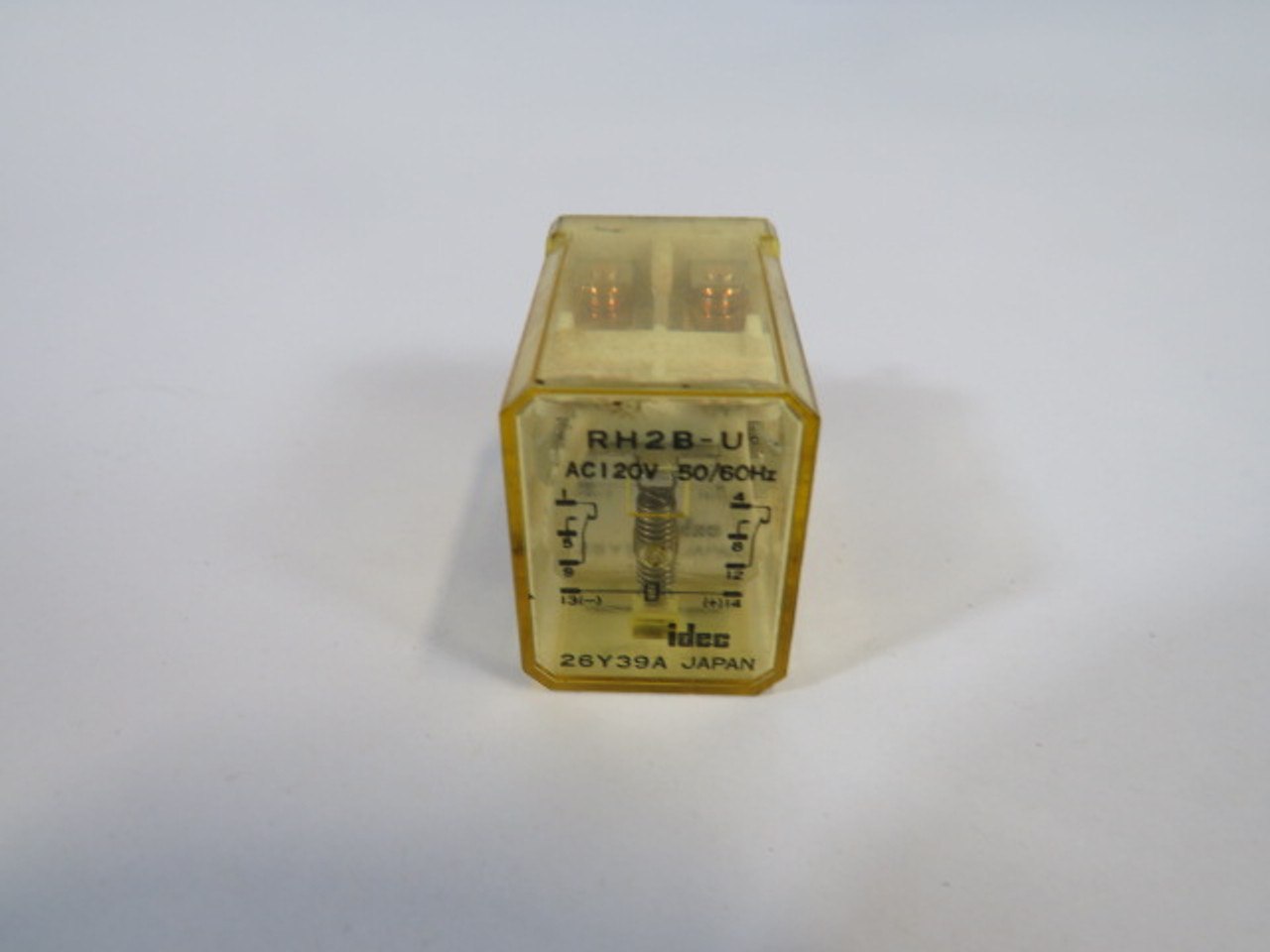 IDEC RH2B-U Relay 120VAC 50/60HZ 110-120VAC Coil USED