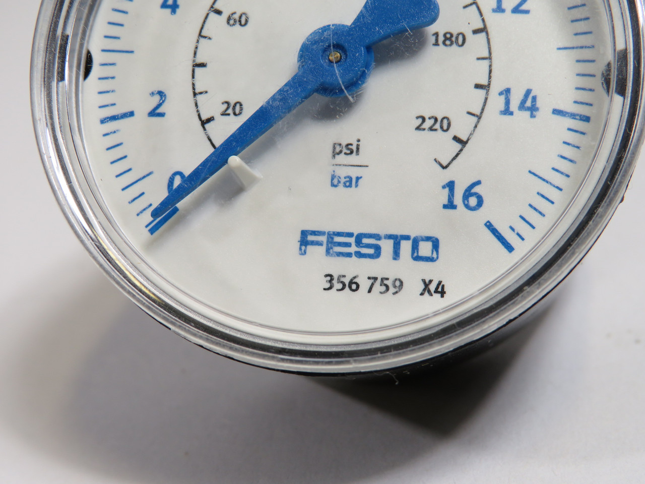 Festo 356759 MA-50-16-1/4 Pressure Gauge 0-230psi 0-16bar 2"D 1/4" Port USED