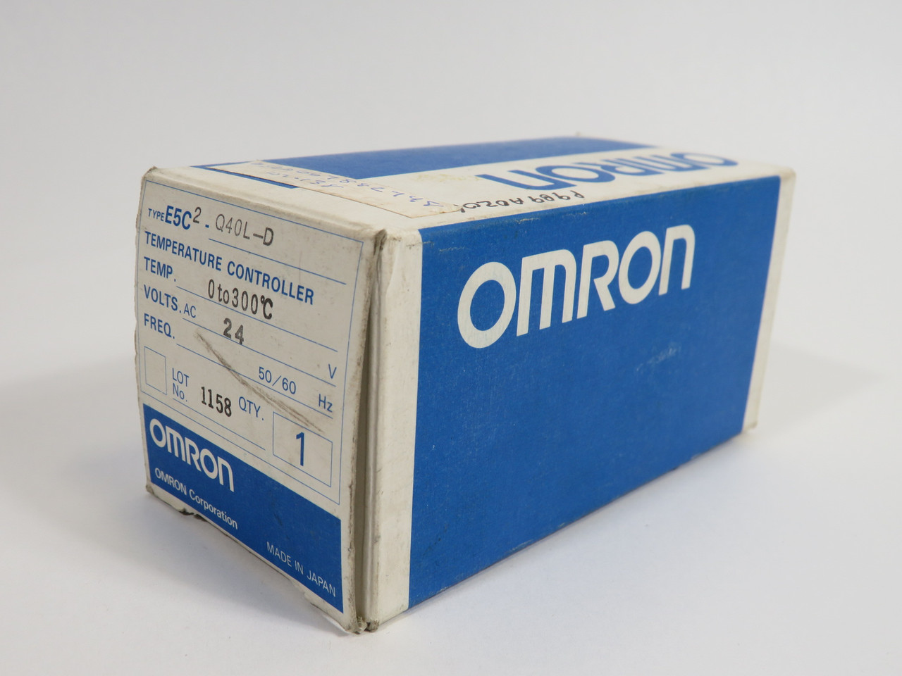 Omron E5C2-Q40L-D Temp Controller 24V 0-300°C 50/60Hz SHELF WEAR ! NEW !