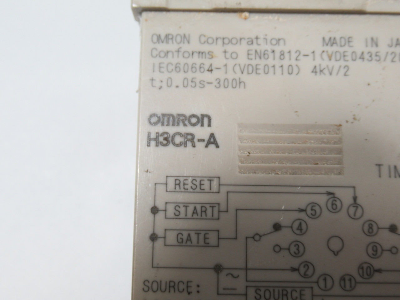 Omron H3CR-A Timer Relay 0.05s-300h 100-240VAC 50/60Hz 100-125VDC 5A USED