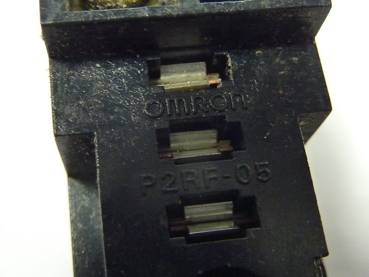 Omron P2RF-05 Relay Socket 10A 250V 5 pin *Broken Relay Clip* USED
