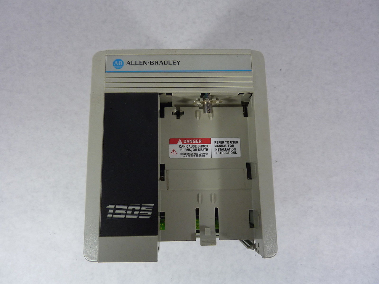 Allen-Bradley 1305-BA04AX AC Drive Variable Frequency 2HP 380-460V 4A USED