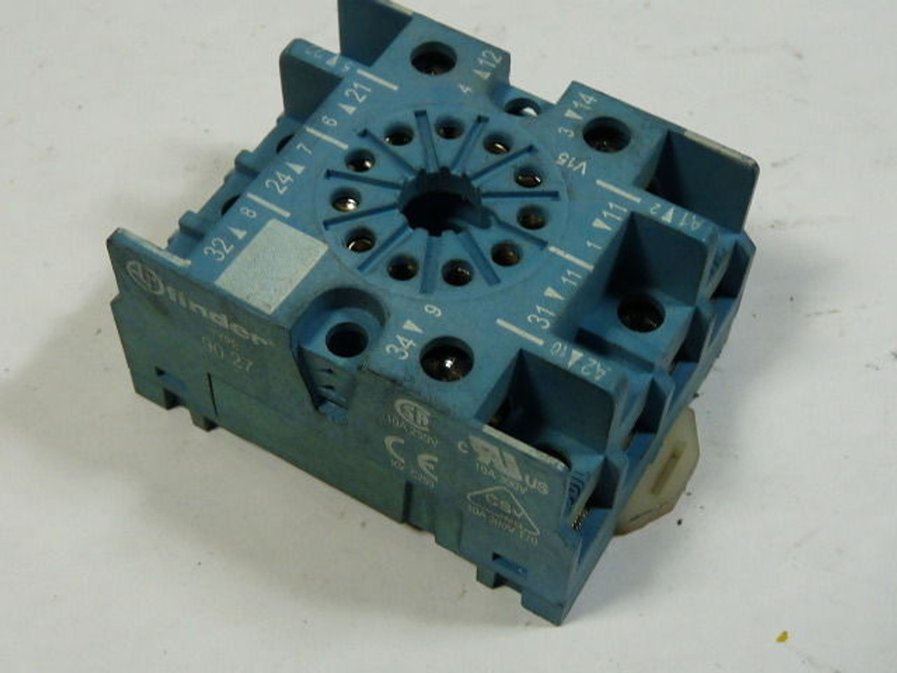 Finder 90.27 Relay Socket 250/300V 10A USED