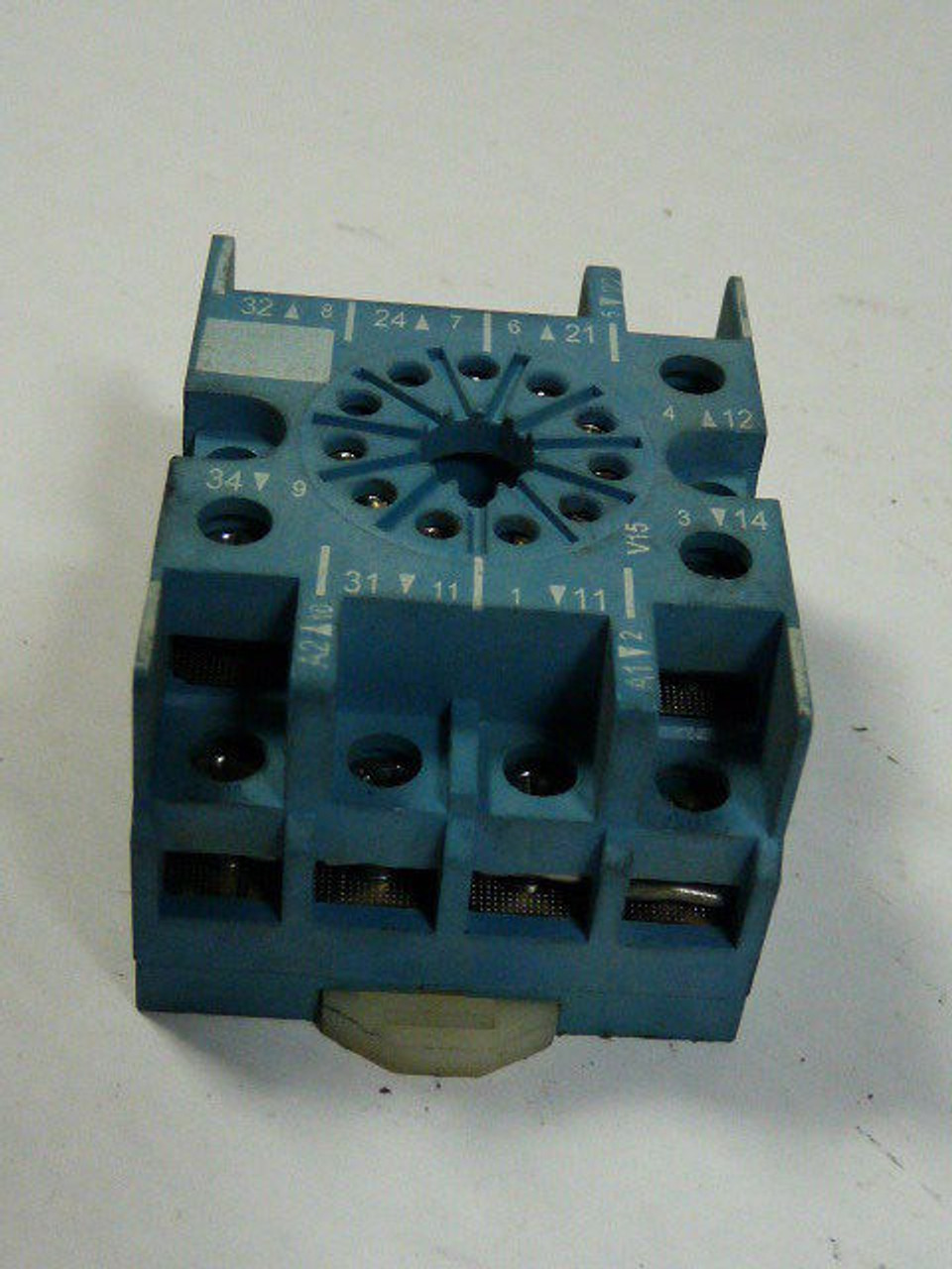 Finder 90.27 Relay Socket 250/300V 10A USED