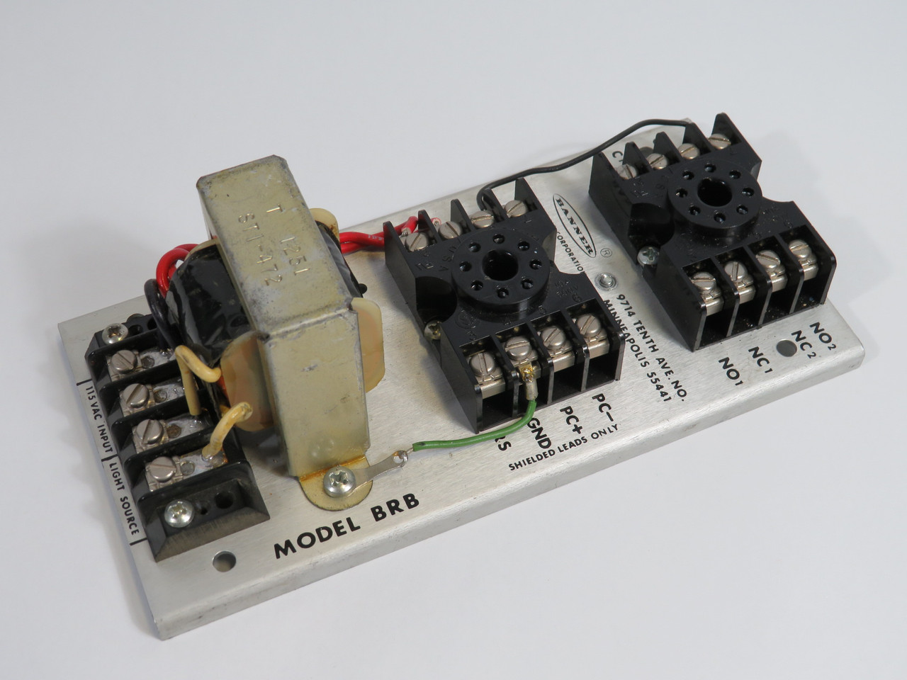 Banner BRB/16136 Relay Module Chassis 115V Input MISSING ROD USED